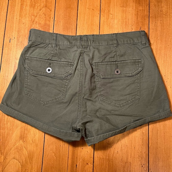 Abercrombie & Fitch - Boyfriend Low-Rise Shorts - Olive Green - Size 00 - EUC - Picture 4 of 5